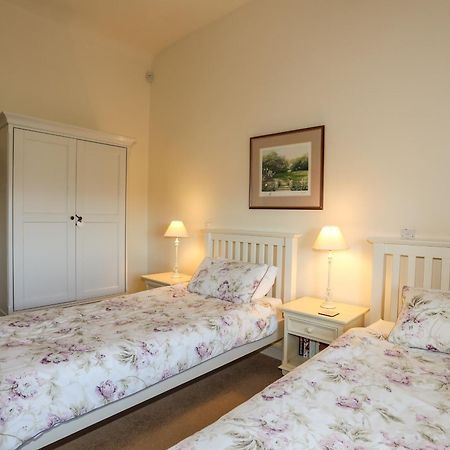 Cosy Barn Villa Dwyran Екстериор снимка