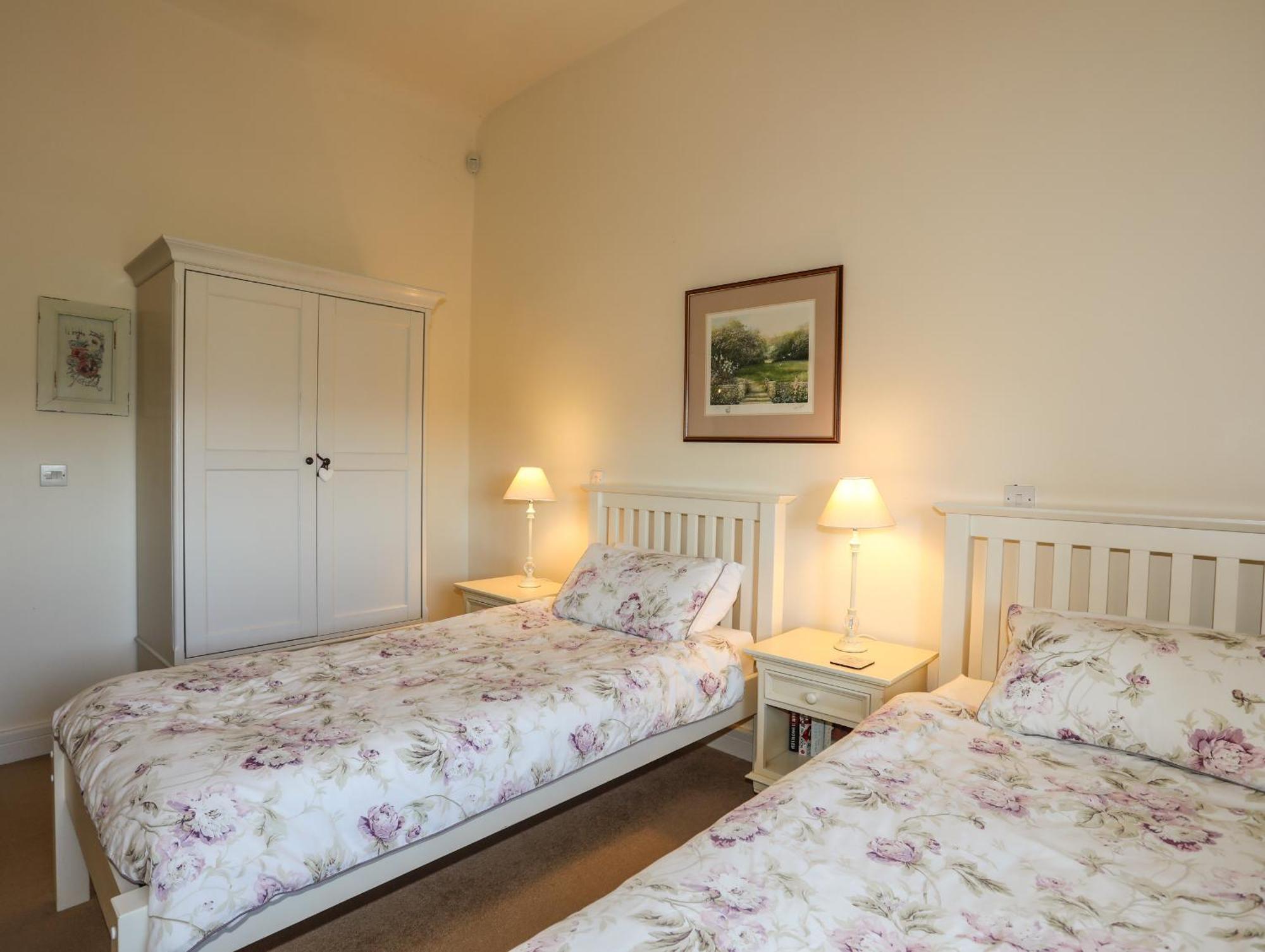 Cosy Barn Villa Dwyran Екстериор снимка