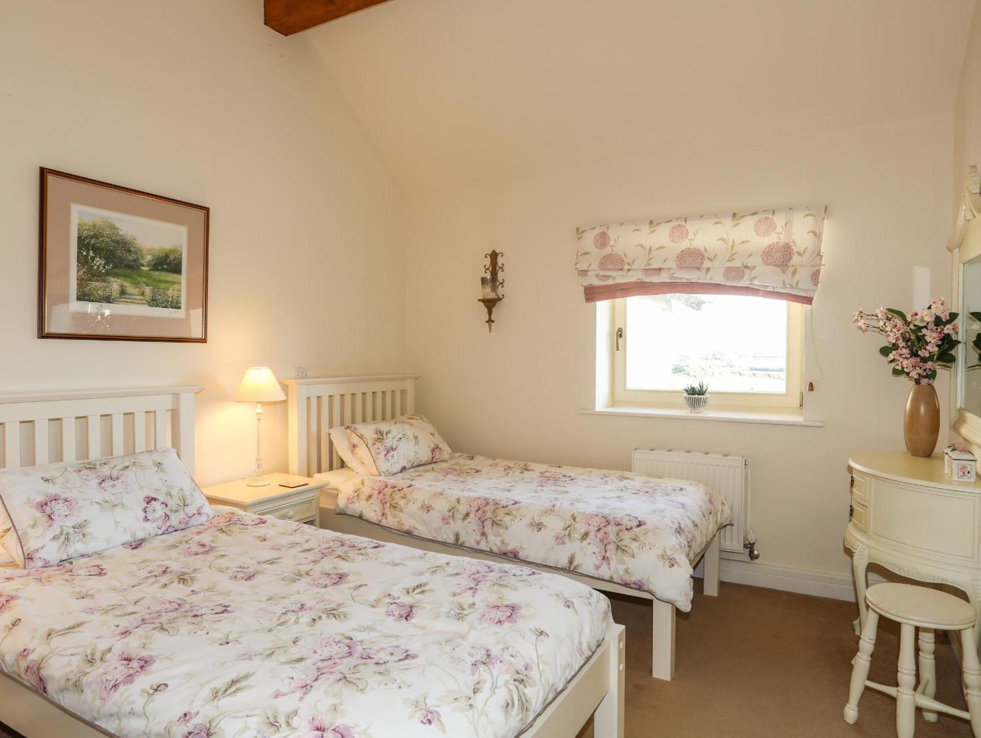 Cosy Barn Villa Dwyran Екстериор снимка