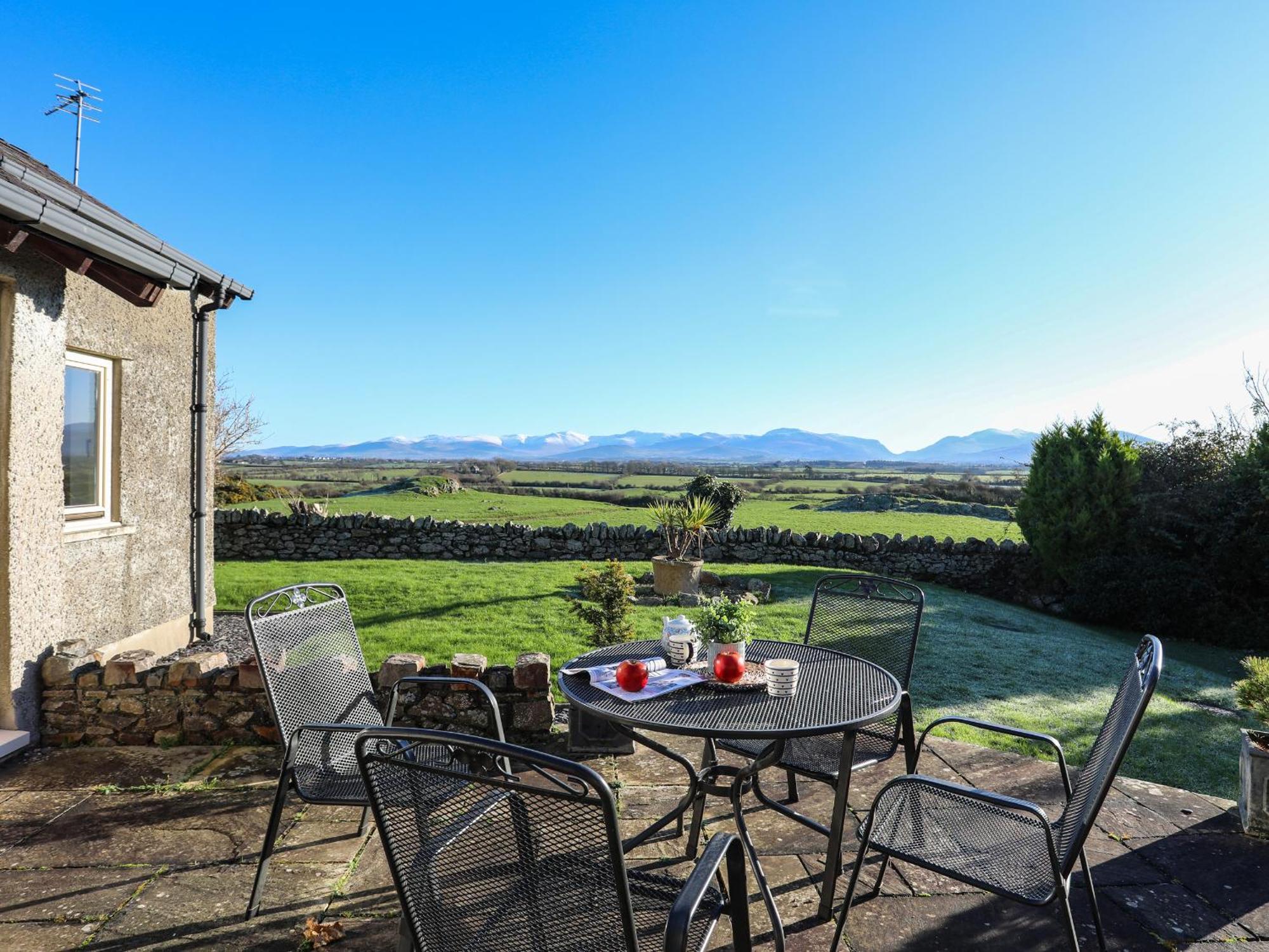 Cosy Barn Villa Dwyran Екстериор снимка