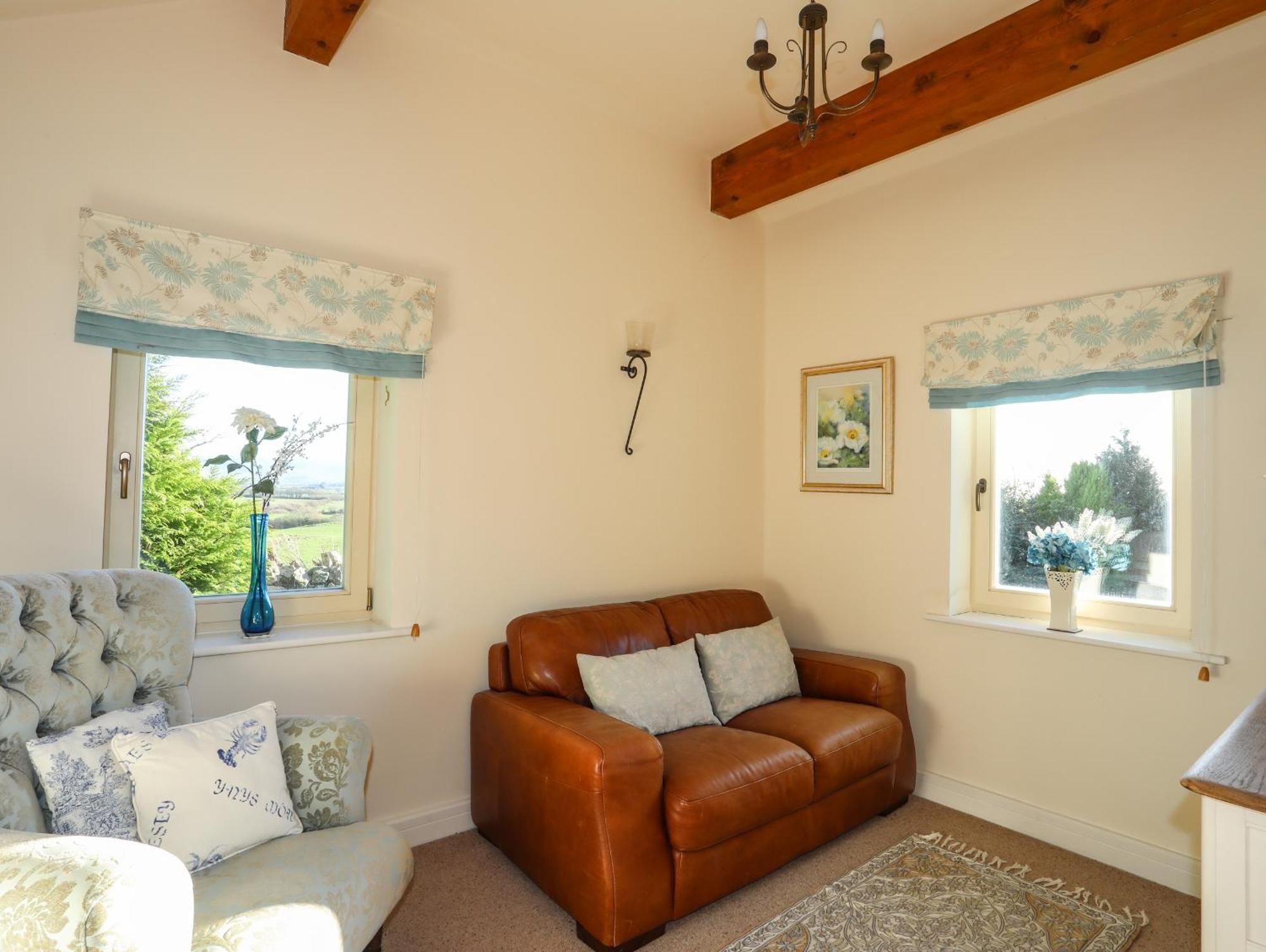 Cosy Barn Villa Dwyran Екстериор снимка