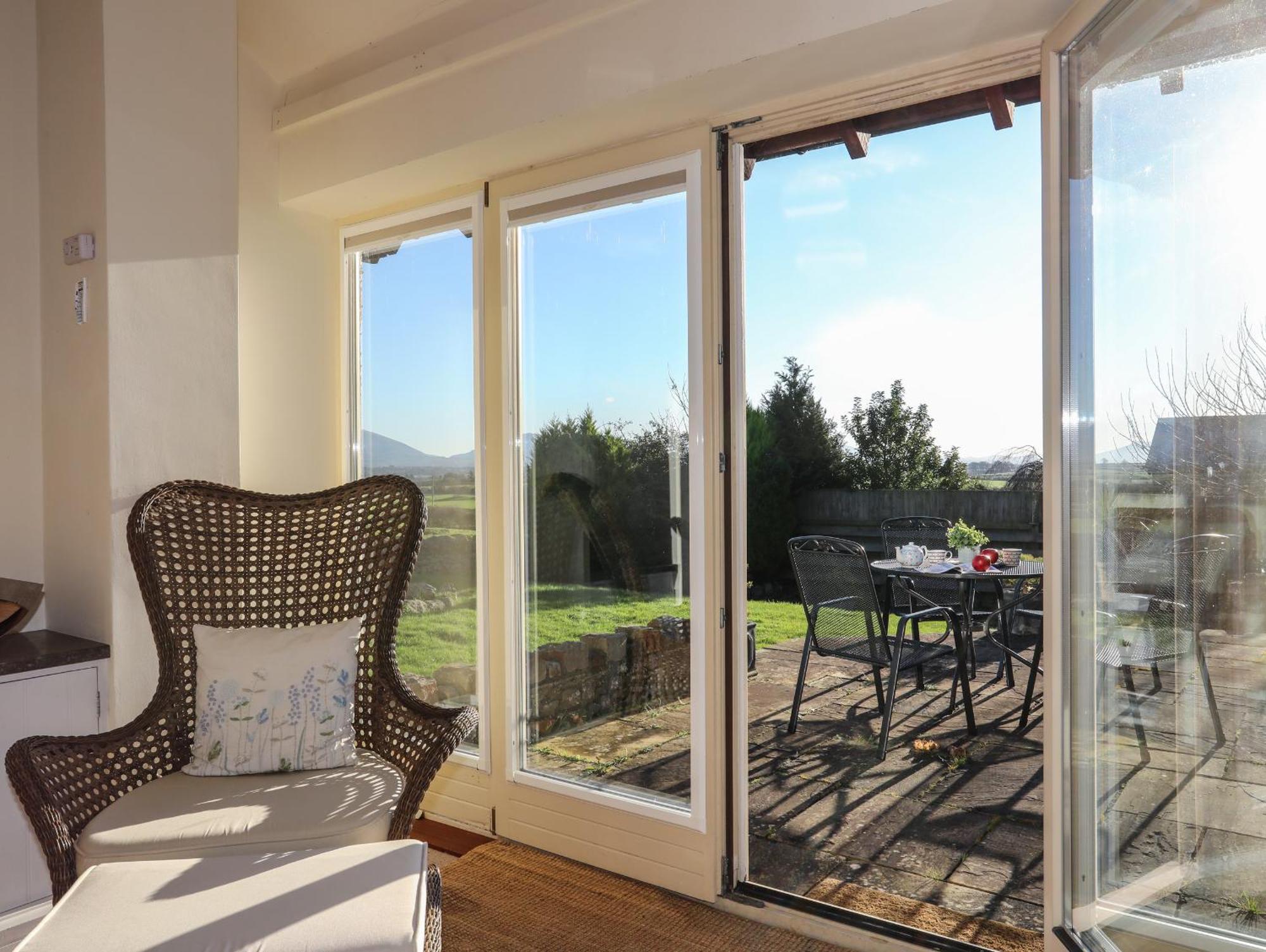 Cosy Barn Villa Dwyran Екстериор снимка