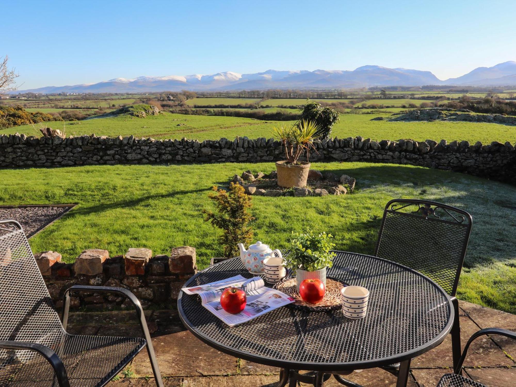 Cosy Barn Villa Dwyran Екстериор снимка
