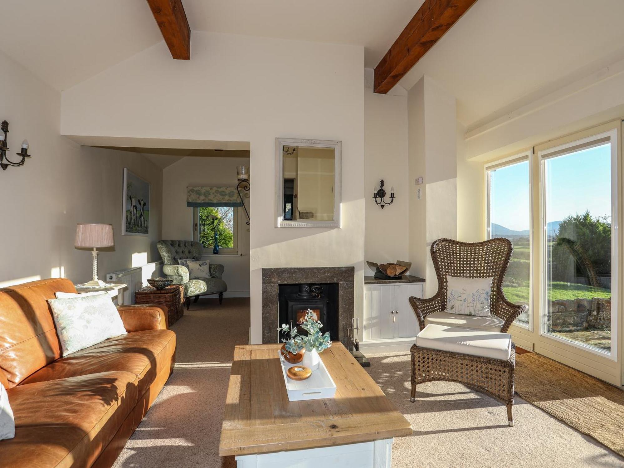 Cosy Barn Villa Dwyran Екстериор снимка