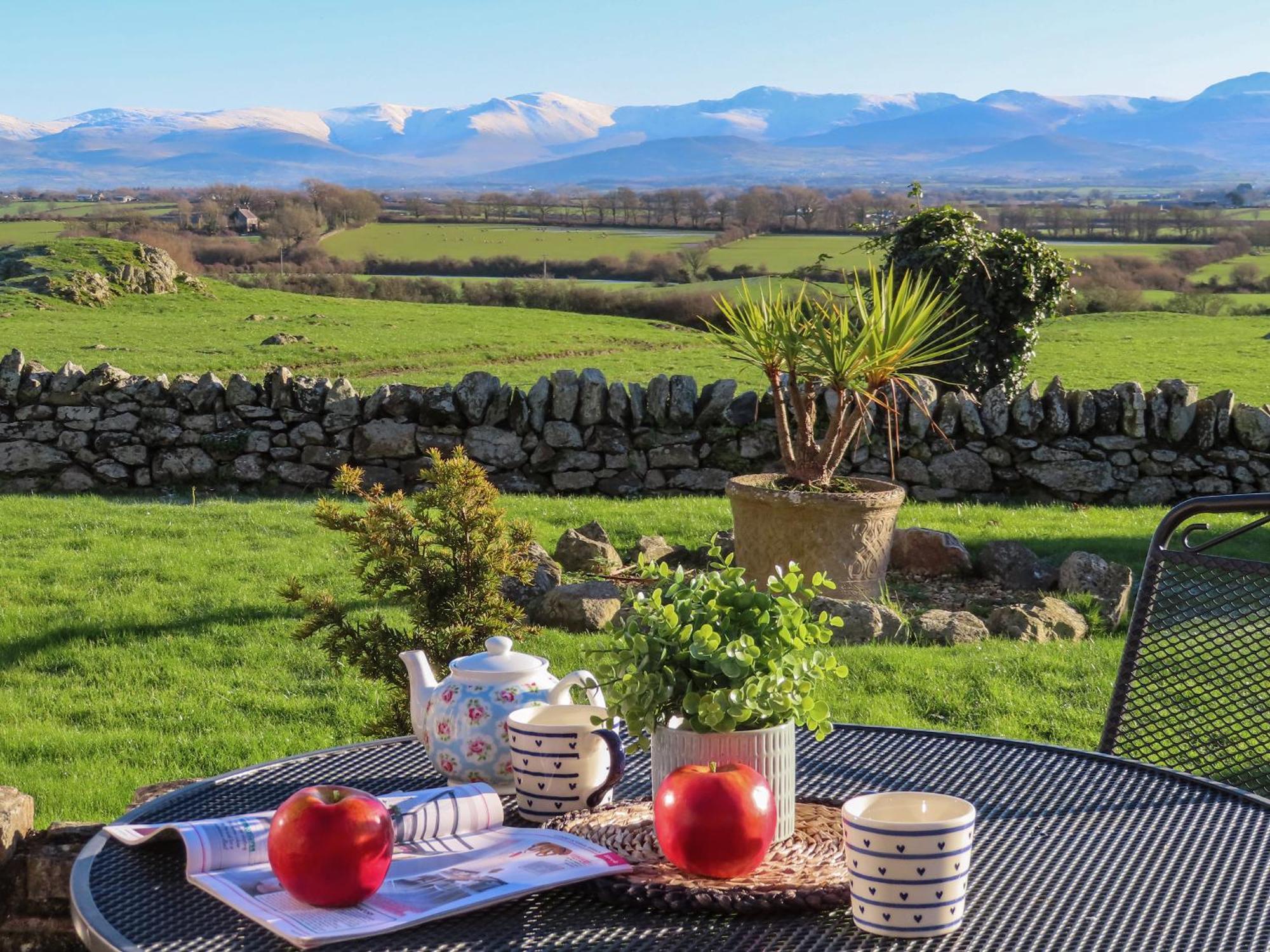 Cosy Barn Villa Dwyran Екстериор снимка